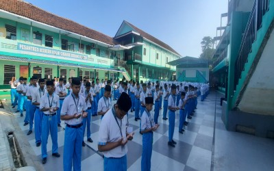 Bentuk Kasih Sayang Orang Tua Bukan dengan Sering Menengok Santri
